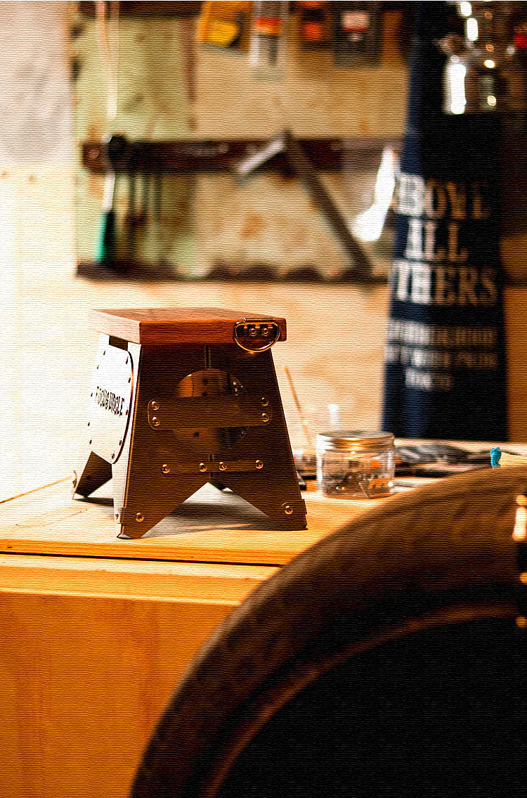 FOCUS UNCLE・レトロハンドメイド:木製&ステンレス製アウトドアキャンプスツール