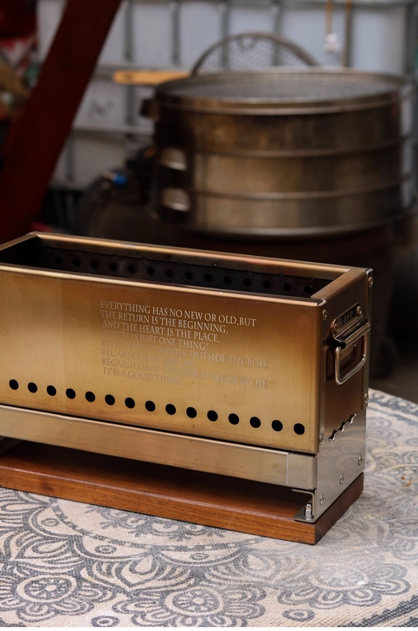 FOCUS UNCLE 二次燃焼式・高耐久クルミ木製焚火台 - CALAFO