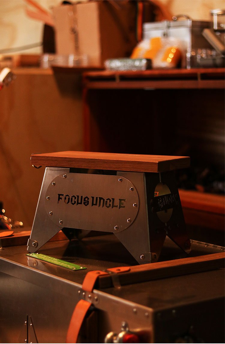 FOCUS UNCLE・レトロハンドメイド:木製&ステンレス製アウトドアキャンプスツール - CALAFO