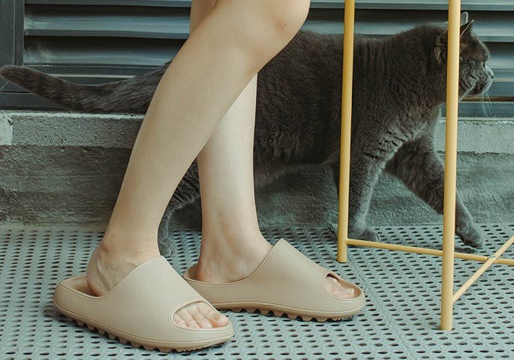 【極厚・超軽量・超柔軟】とっても履きやすい静音スリッパ！室内・室外とも大活躍！！ - CALAFO