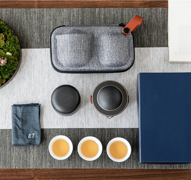 A teapot with no handle that draws out the umami of tea leaves.