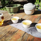 A teapot with no handle that draws out the umami of tea leaves.